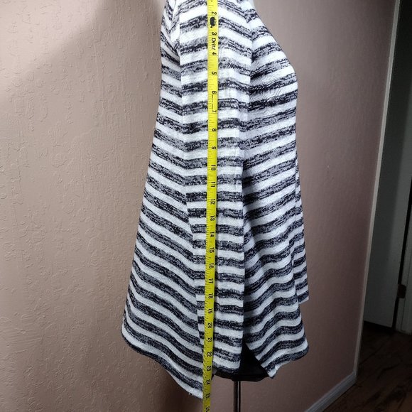 Black & White Striped Asymmetric Long Sleeve Tunic - Picture 7 of 9